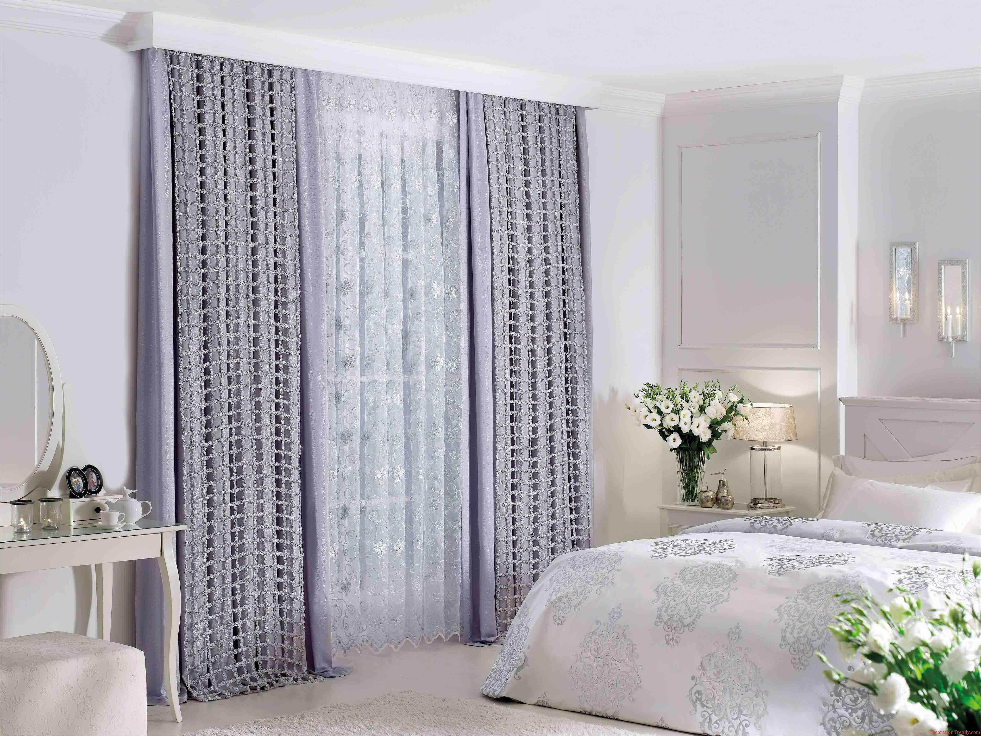 impressionnant-blanc-gris-bois-verre-cool-design-chambre-rideaux-dessus-gris-rideaux-fenêtres-verre-vanité-armoire-fleur-dessus-de-table-blanc-couvre-lit-bois-lit- applique-dans-chambre-aussi-bien-que-chambre-rideaux-p