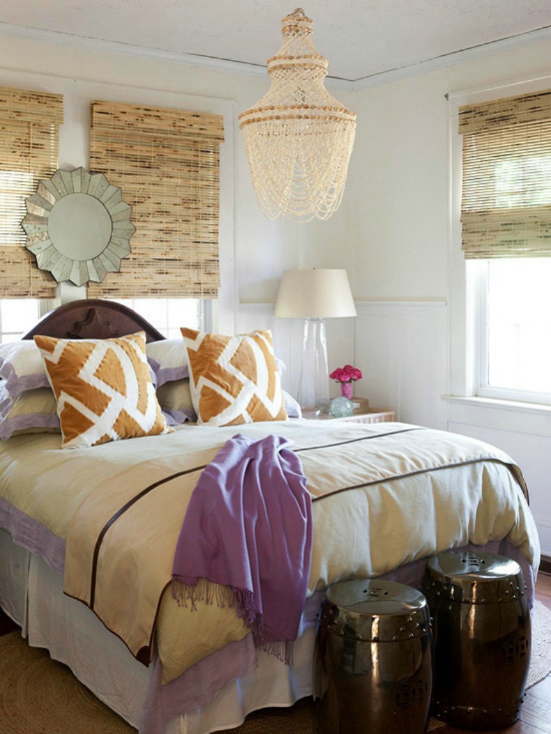 chambre-décor-photos-brun-cristal-lustres-arc-tête-de-lit-en-bois-brun-couvre-lit-motif-oreillers-en-tissu-brun-chrome-arrondi-siège-naturel-stores-fenêtres-fenêtres-sunburst- décoration-murale-support-en-verre-l