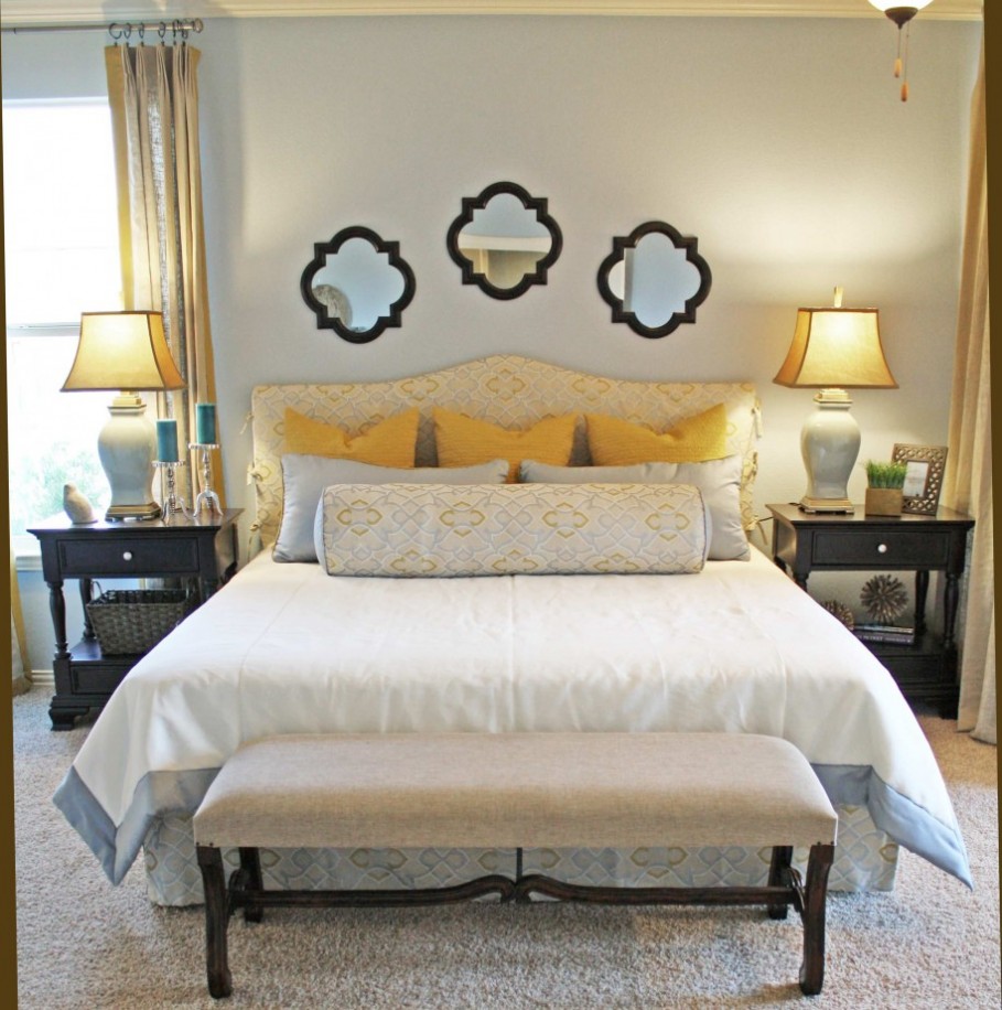 chambre-avec-shag-zone-tapis-idée-et-confortable-long-banc-design-aussi-mignon-miroir-tête de lit-909x916