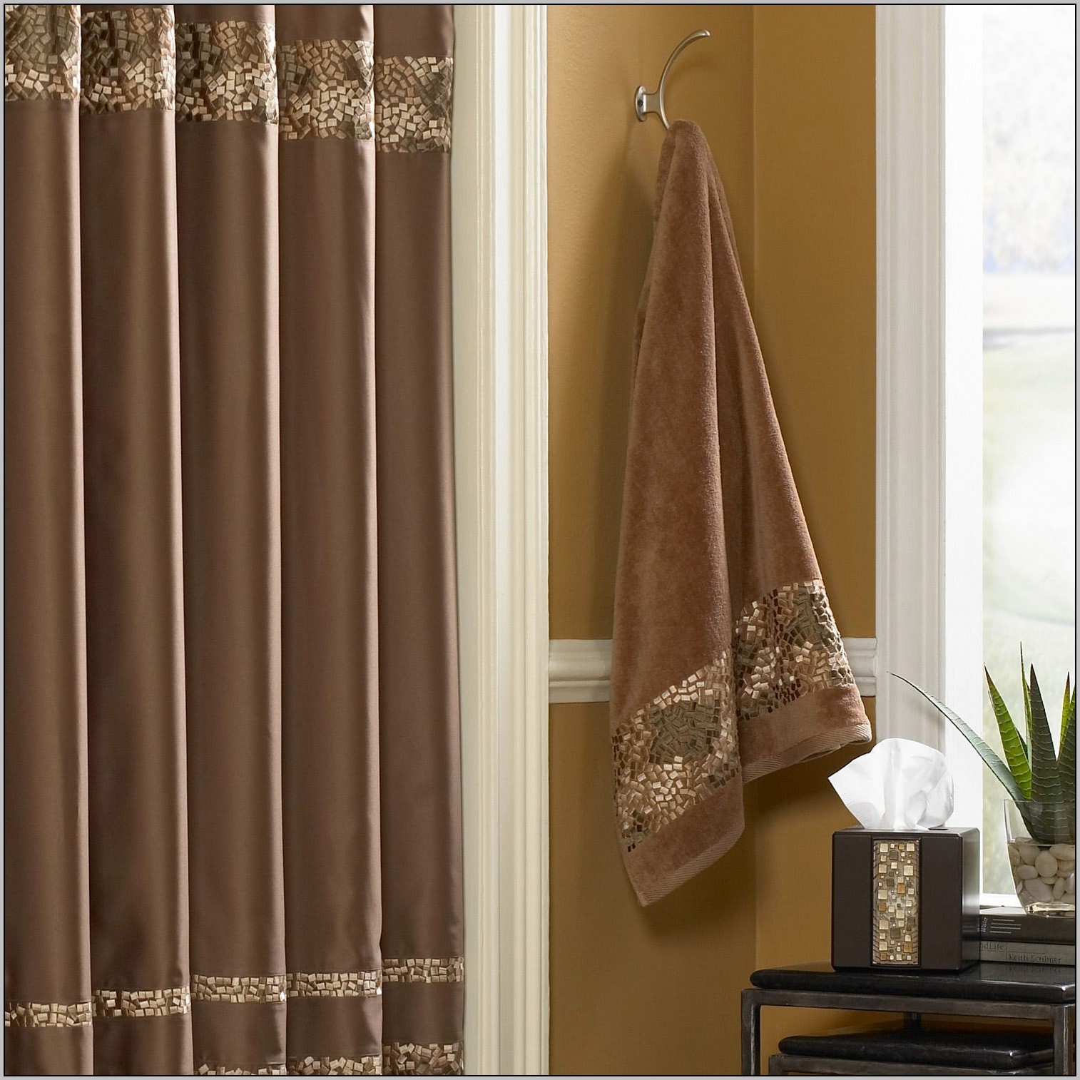 rideaux de douche marron et or