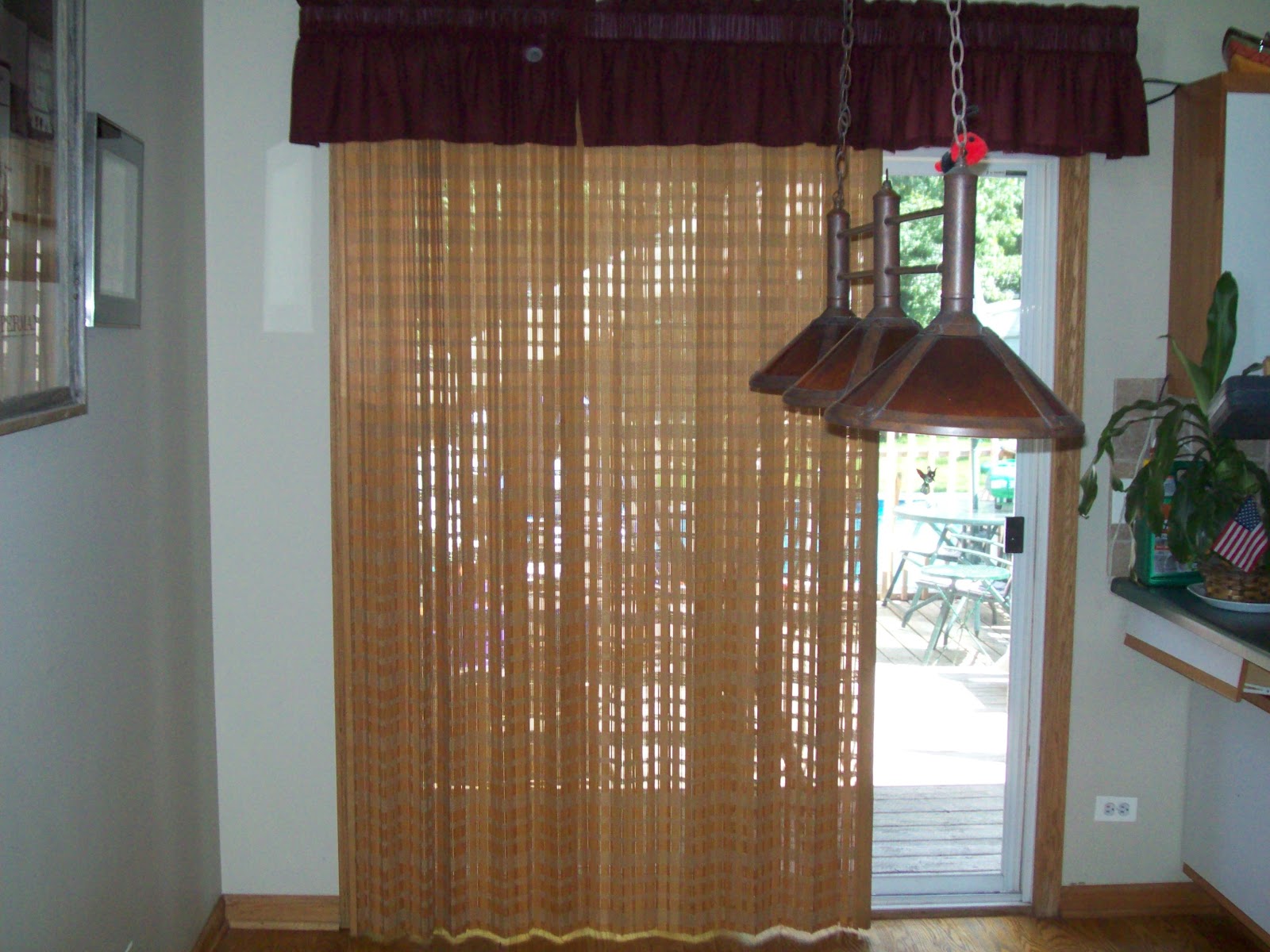 rideaux bruns-portes-coulissantes en verre-inspiration-sur-grand-taille-avec-abat-jour-boule