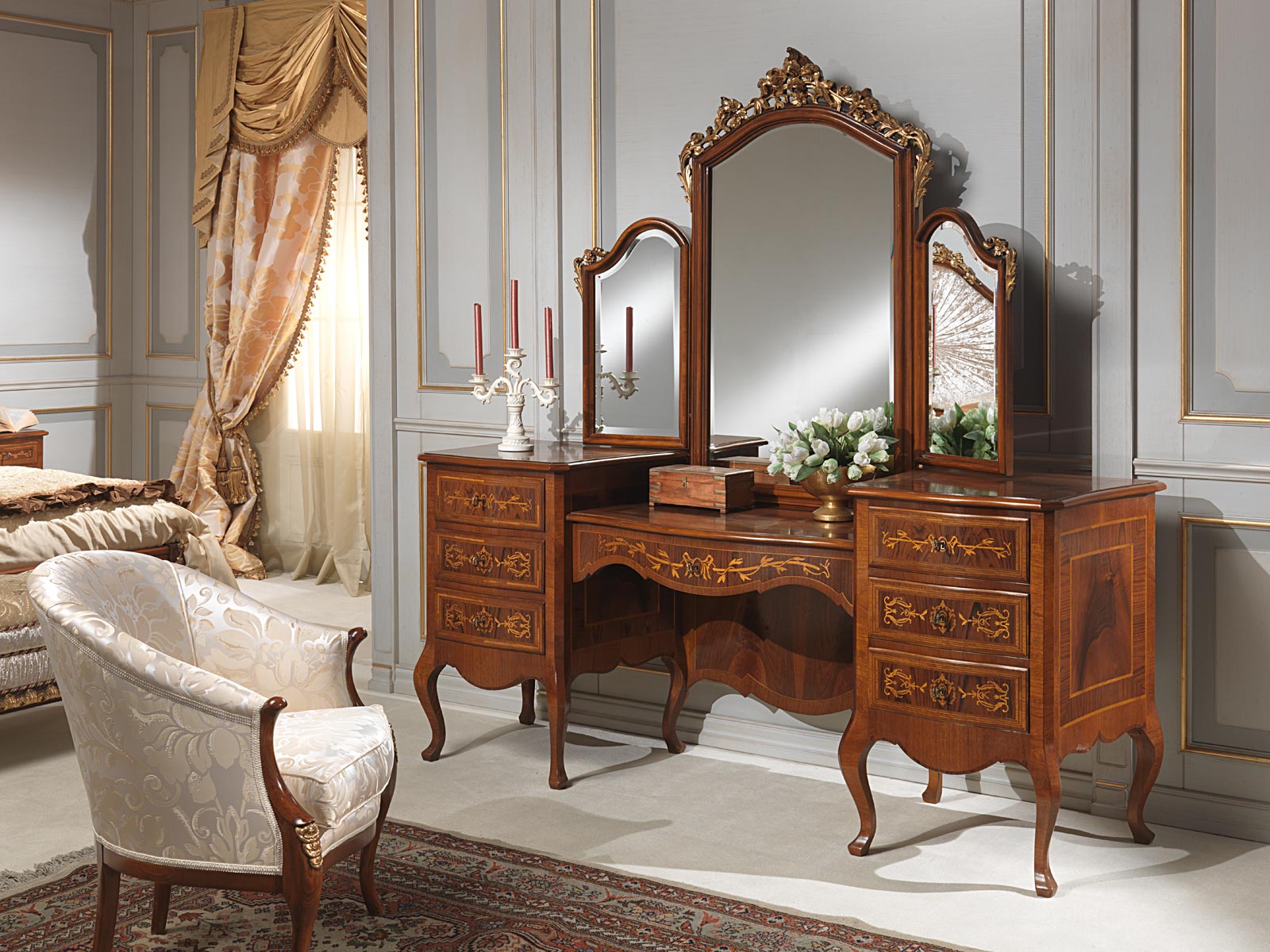 Le miroir dans la chambre