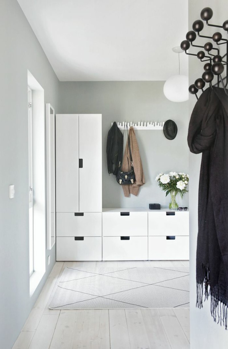 créative-mur-design-plancher-couloir-meubles-armoire