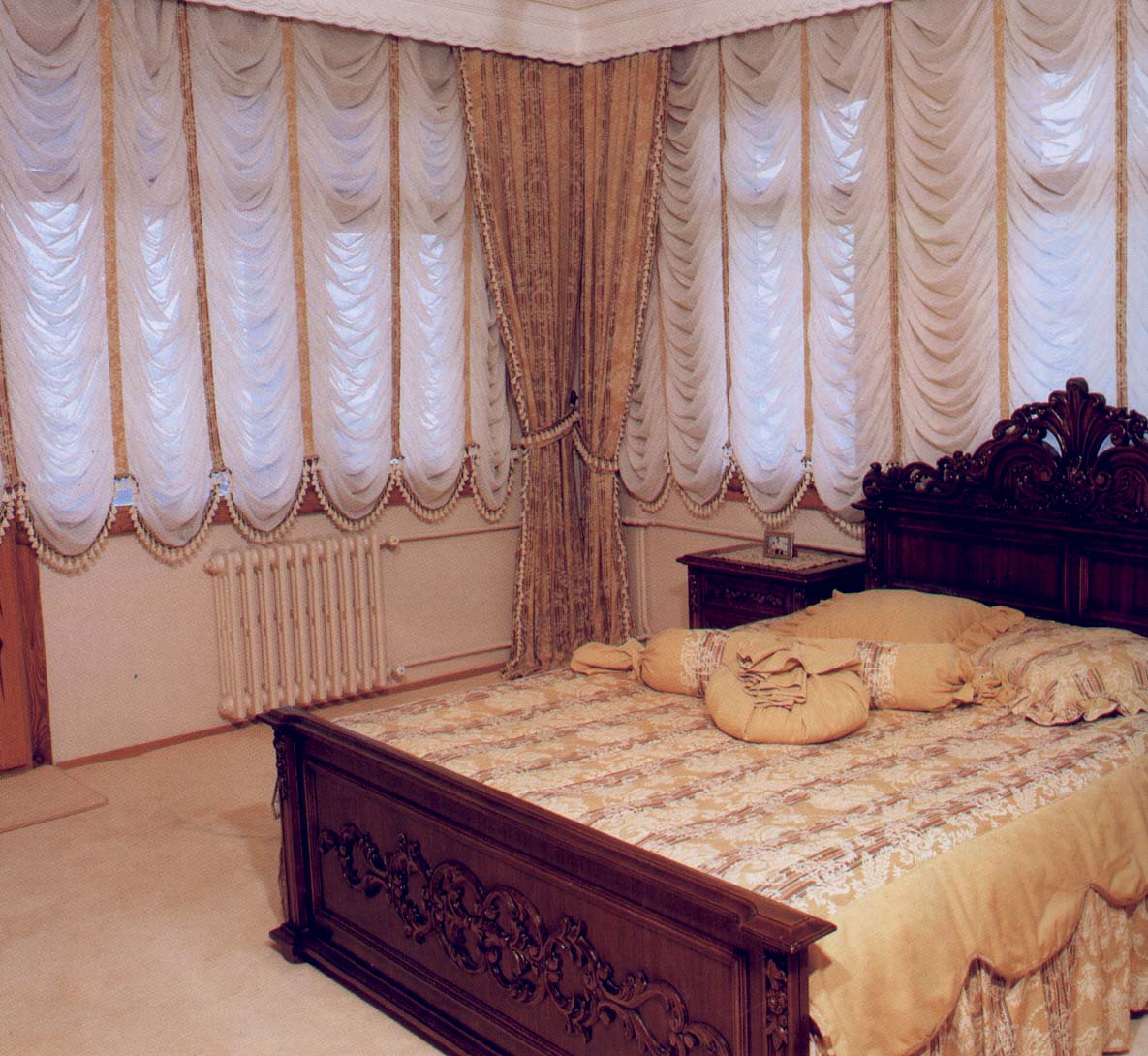 frantsuzskie-shtoryi-dlya-spalni