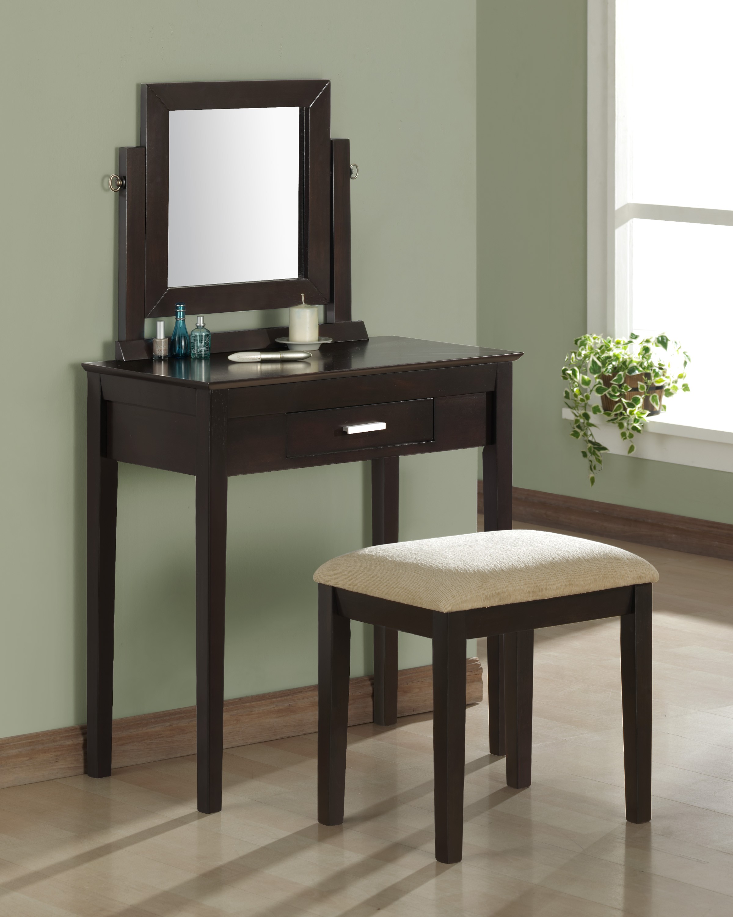 meubles-chambre-en-chêne-teinté noir mat-avec-miroir-pivotant-carré-et-tiroir-aussi-jambes effilées-chambre-maquillage-vanité-idées
