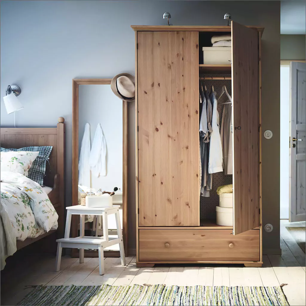 Armoire dans la chambre