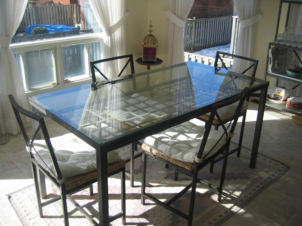 ikea-table-et-chaises-de-cuisine-4qujvmlq