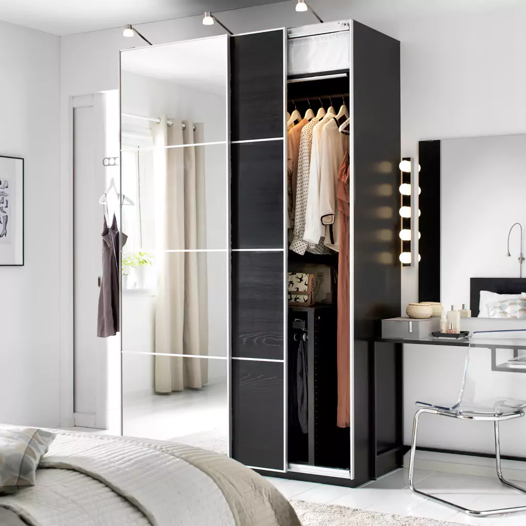 Armoire dans la chambre