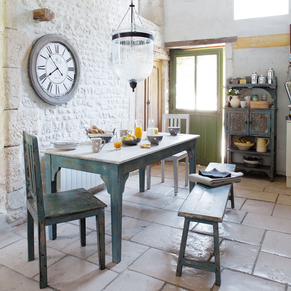 cuisine-apparente-mur-de-pierre-empilée-blanche-avec-carreau-de-chaux-carrelage-en-pierre-francais-cuisine-adorable-contemporaine-francaise-style-campagnard-cuisines