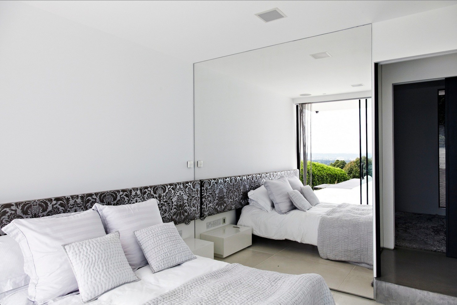 Miroir dans la chambre