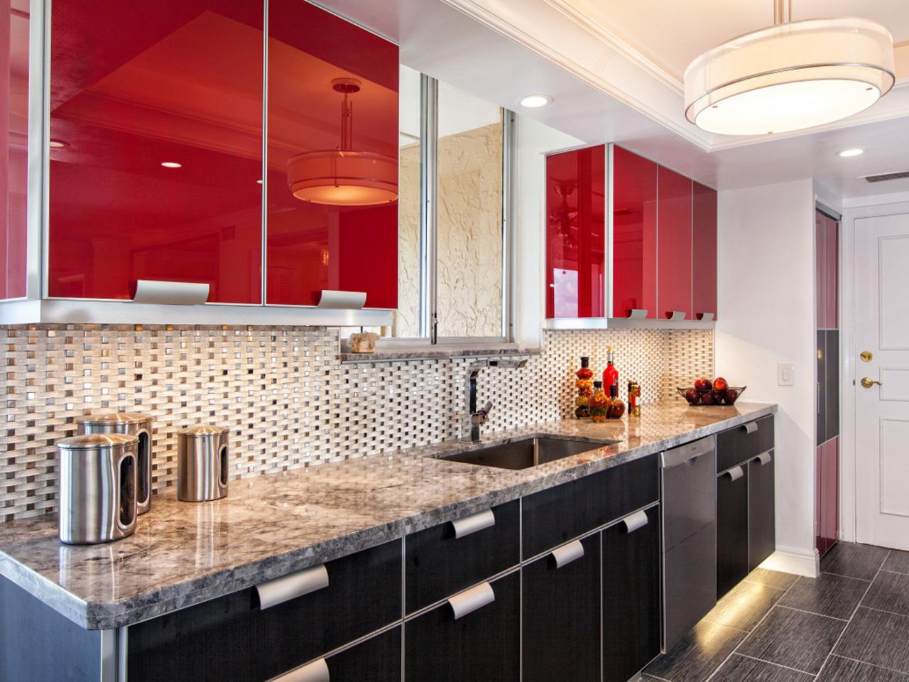 original_jill-vert-élégant-rouge-et-noir-armoires-de-cuisine-dosseret-argent-jpg-rend-hgtvcom-1280-960