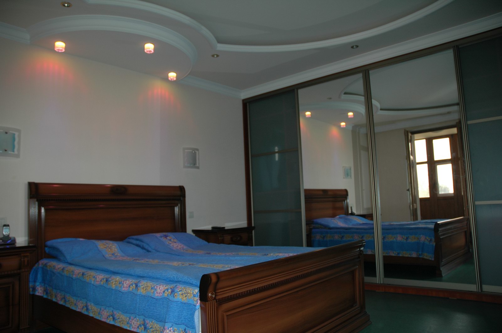 potolki-spalnya-2