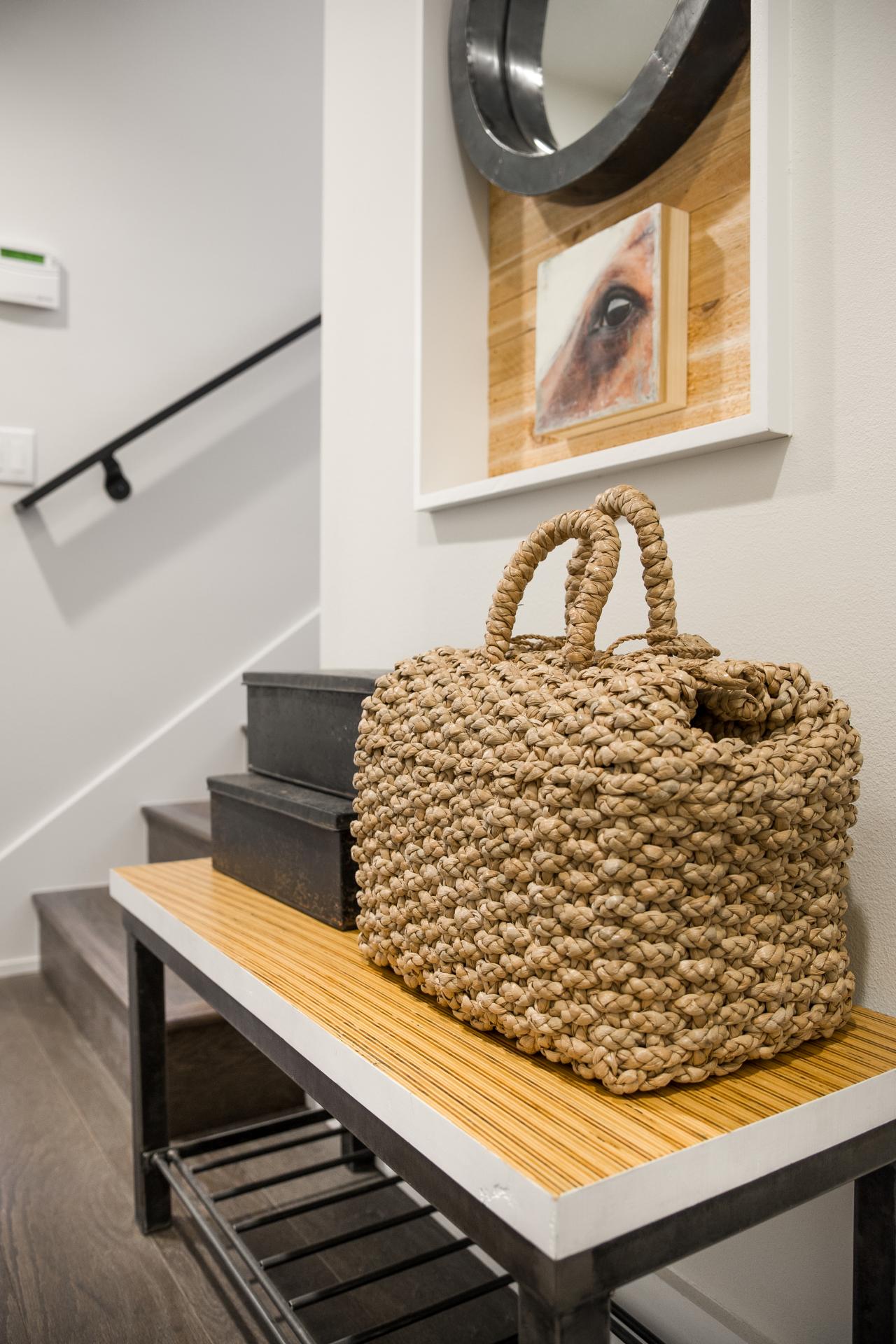 sh2015_bathroom_woven-bag-hall-table_v-jpg-rend-hgtvcom-1280-1920