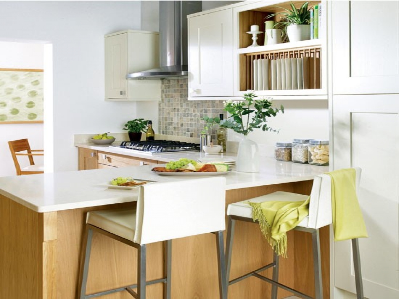 petite-cuisine-avec-petit-déjeuner-bar-cuisine-petit-déjeuner-tabourets-b86dc7b30a262bf0