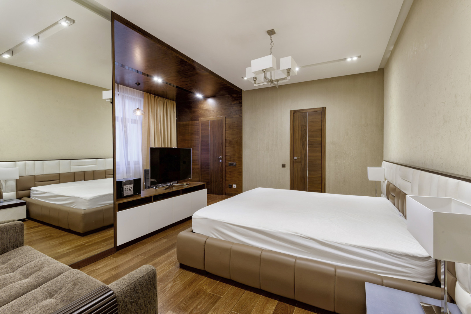 svetlaya-spalnya-i-kabinet-s-peregorodkoy