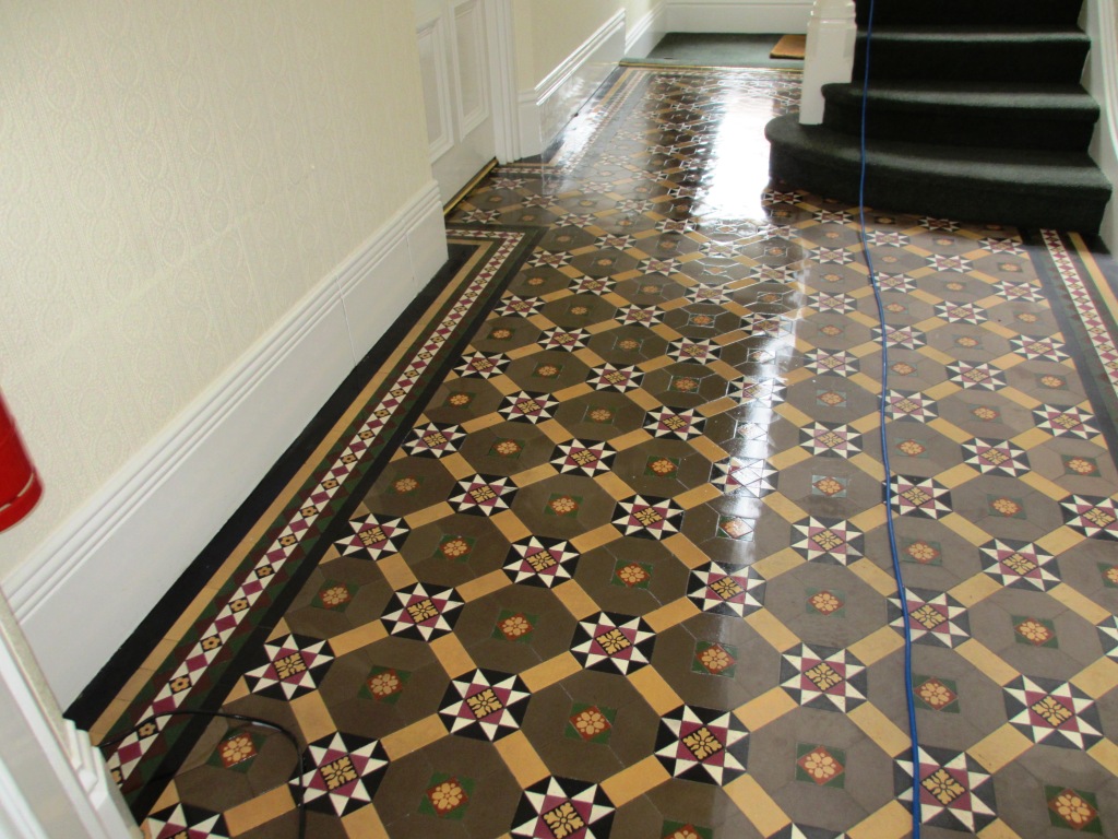 victorien-plancher-nettoyé-partie-scellé-à-richmond