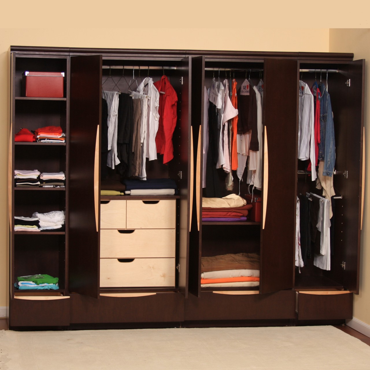 Armoire dans la chambre