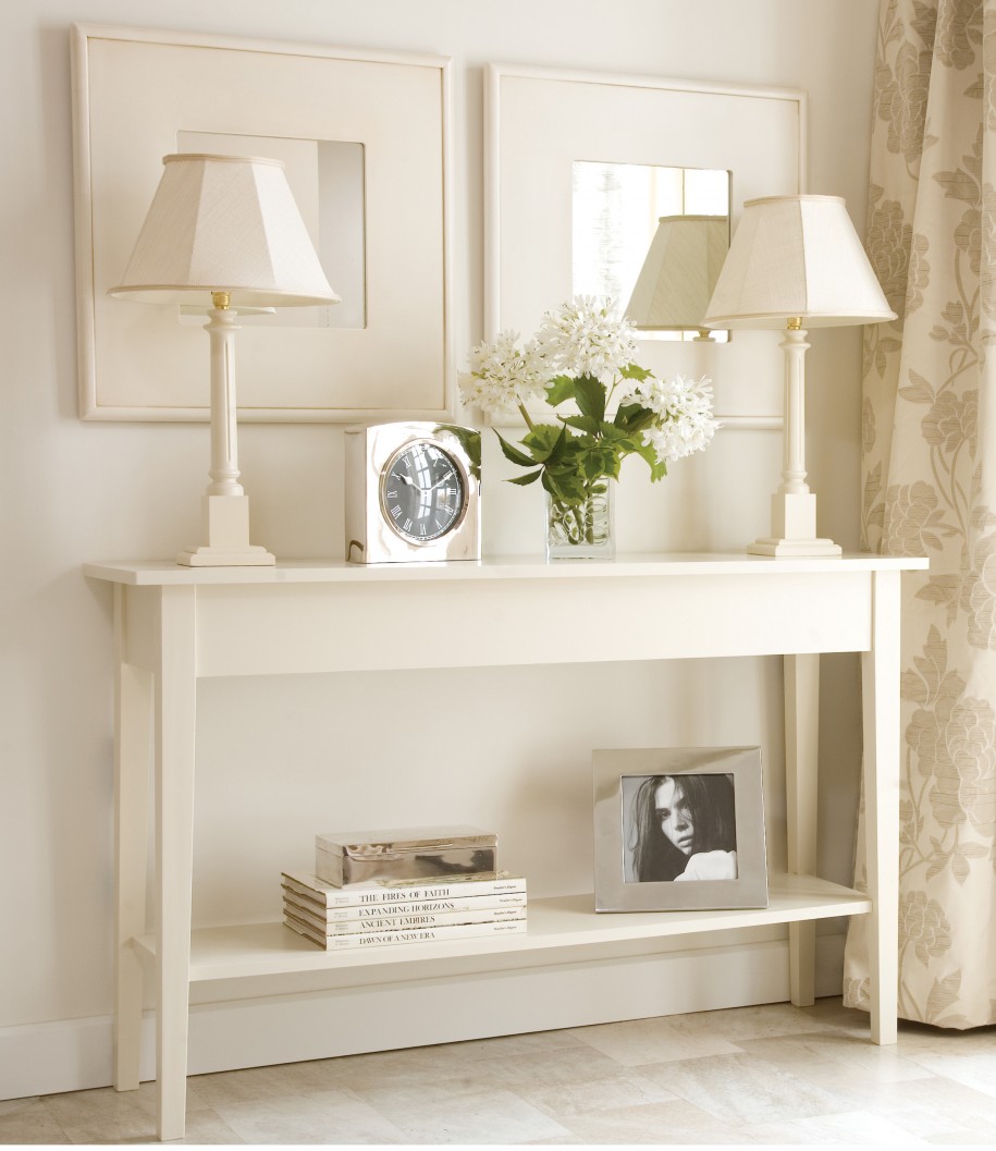 petite-console-blanche-pour-couloir-915x1057