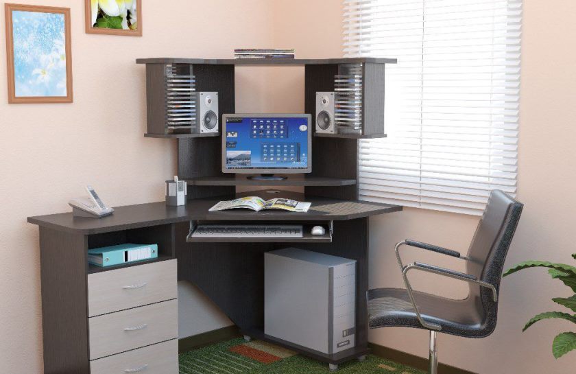 Bureau d'ordinateur d'angle