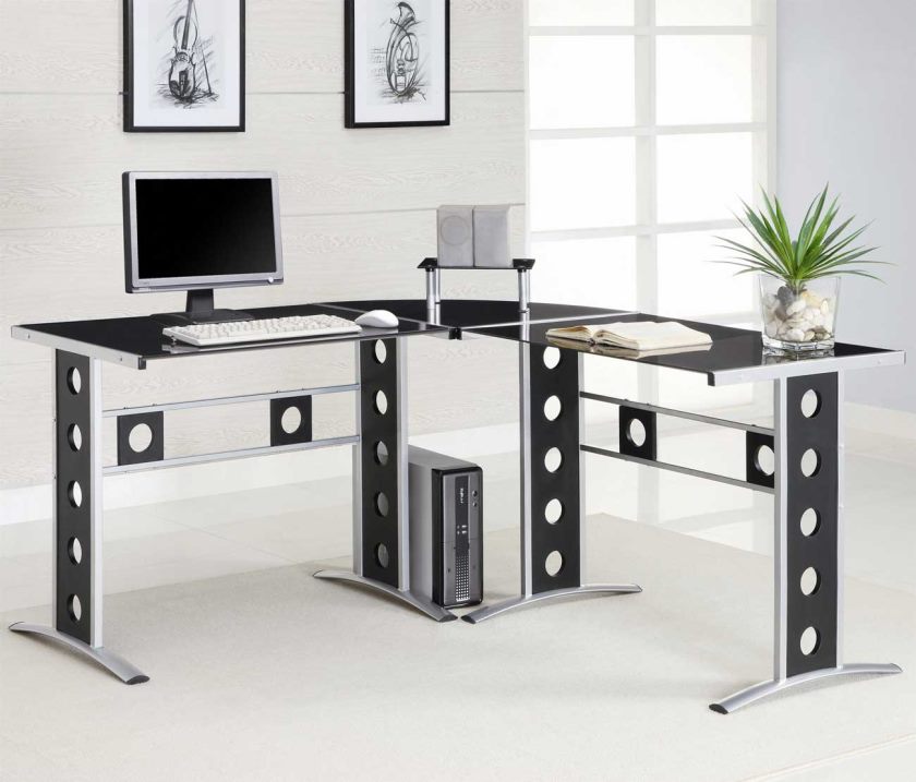 Bureau d'ordinateur d'angle
