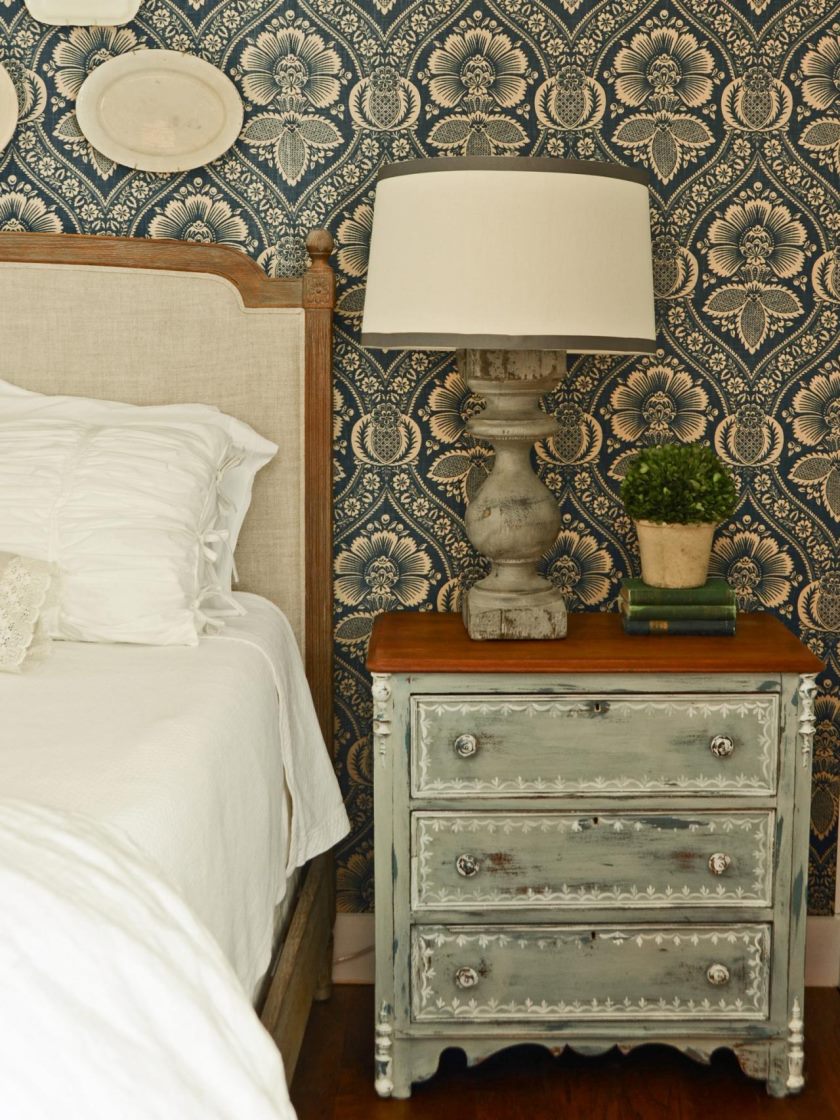 original_marian-parsons-milk-paint-traditional-nightstands-beauty2-jpg-rend-hgtvcom-1280-1707