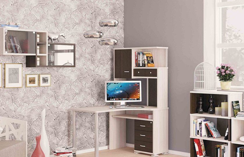 Bureau d'ordinateur d'angle