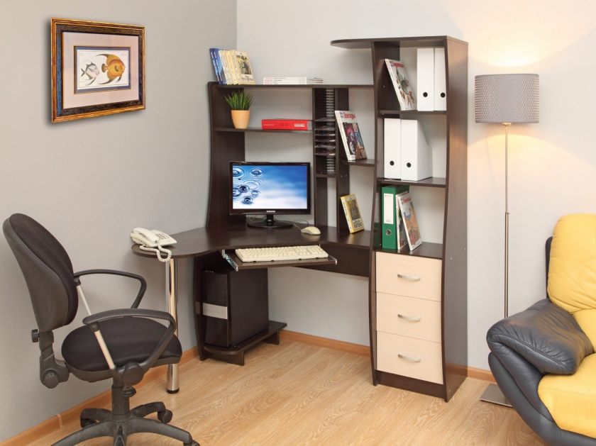 Bureau d'ordinateur d'angle