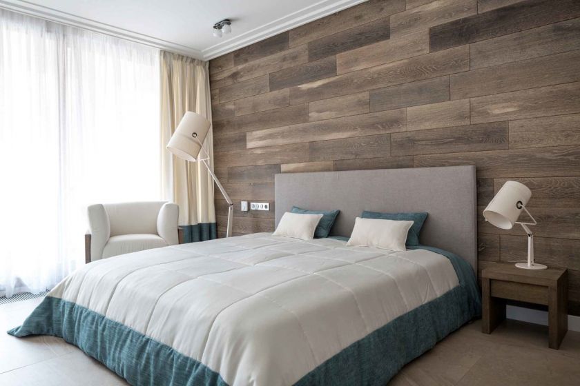 stratifié sur le mur de la chambre