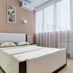 lampe près du lit