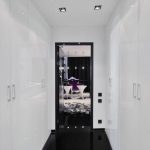couloir en noir et blanc